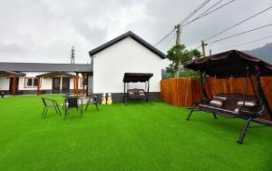En hage utenfor Leju Diary B&B