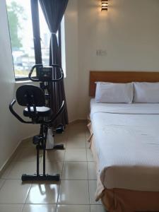 Postel nebo postele na pokoji v ubytování Hotel Sri Sutra PJ 222