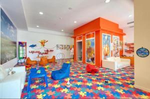 A seating area at ROYAL BEACH & APARTAMENT