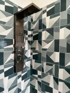 A bathroom at Renovated Loft with Vesuvio view terrace