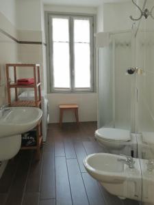 a bathroom with two sinks and a toilet at Al Molo 2 in Como