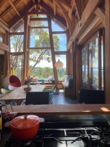 Φωτογραφία από το άλμπουμ του Cliff Top Family Home Over Looking the Ocean σε Pender Island +22 φωτογραφίες