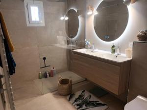 Łazienka w obiekcie Jolie villa Lalou Côte d'Azur trois chambres