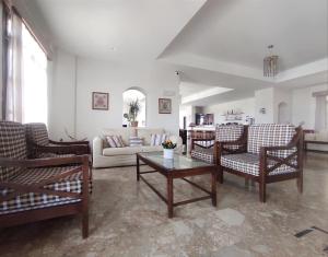 Гостиная зона в Porfyris Hotel