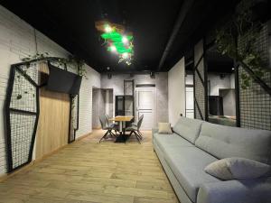 Зона вітальні в Blum Hotel