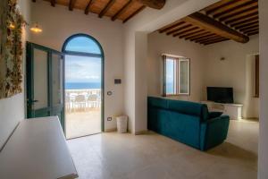 TV a/nebo společenská místnost v ubytování Villa Porticciolo