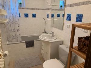 Koupelna v ubytování Apartments Monika