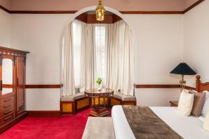 Ένα ή περισσότερα κρεβάτια σε δωμάτιο στο The Grand Hotel - Heritage Grand
