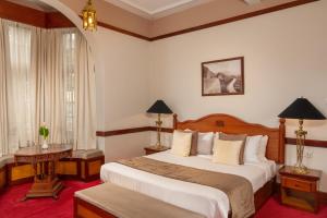 Ένα ή περισσότερα κρεβάτια σε δωμάτιο στο The Grand Hotel - Heritage Grand