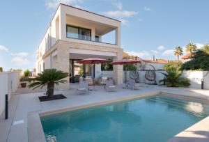 Πισίνα στο ή κοντά στο Villa La Thea LT Croatia