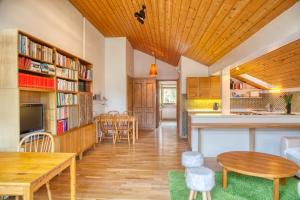 a kitchen and living room with a table and chairs at Ruhige Ferienwohnungen in Partenkirchen 1 in Garmisch-Partenkirchen