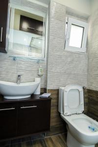 Vonios kambarys apgyvendinimo įstaigoje Luxury apartment in the center of Larisa
