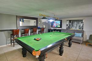 Biliár nebo kulečník v ubytování Tchelet and Bazelet