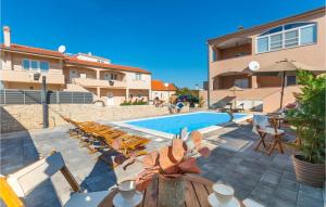 Bazén v ubytovaní Amazing Apartment In Biograd Na Moru alebo v jeho blízkosti