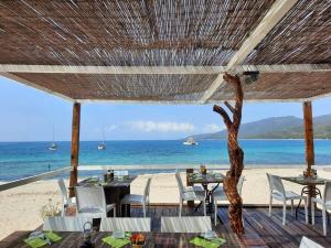 a restaurant on the beach with a view of the ocean at Mini Villa 69 - Piscine chauffée in Serra-di-Ferro