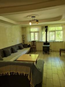 Fotografie z fotogalerie ubytování სახლი მდინარის პირას v destinaci Zeda Agara