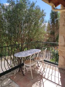 Balkón nebo terasa v ubytování Gîte de la Tride 2 avec terrasse proche du centre