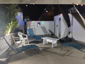Fotografia z galérie ubytovania Atico of 3 rooms, total 130m² just for you with a 60 m² terrace, swimming pool, mountain and marina view. v destinácii Roses