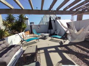 Posedenie v ubytovaní Atico of 3 rooms, total 130m² just for you with a 60 m² terrace, swimming pool, mountain and marina view.