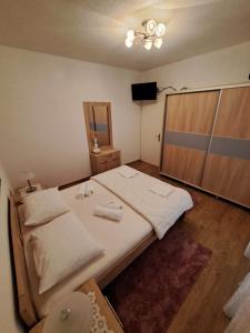 Ένα ή περισσότερα κρεβάτια σε δωμάτιο στο Apartments Ivica