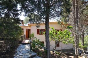 a house with a fence in front of it at Casa Procchio in Procchio