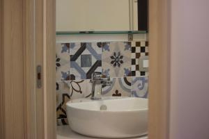 A bathroom at Villa Antonietta 1, giardino privato, mare e pineta