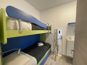 A bed or beds in a room at Villa Antonietta 1, giardino privato, mare e pineta