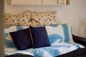 A bed or beds in a room at Villa Antonietta 1, giardino privato, mare e pineta
