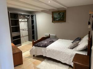 Llit o llits en una habitació de Le nid Capcinois