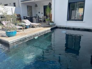Bazén v ubytování Villa Ananas La Réunion et piscine chauffée nebo v jeho okolí
