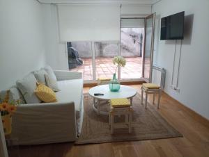 TV a/nebo společenská místnost v ubytování Apartamento con terraza