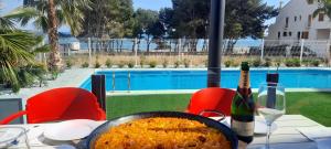 Basen w obiekcie AZAHAR BEACH Red Apartments & Spa lub w pobliżu