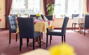 Posezení v ubytování Hotel am Wariner See