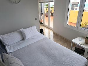 Ein Bett oder Betten in einem Zimmer der Unterkunft La Casita del Arco Ático