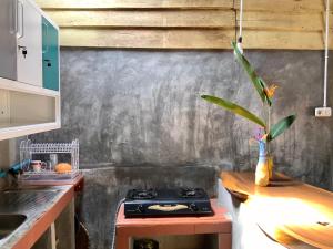 a kitchen with a stove top oven in a kitchen at Homestay Bukit Lawang in Bukit Lawang