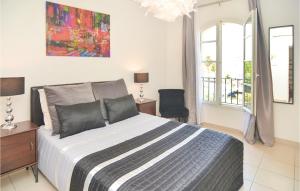 a bedroom with a bed and a desk and a window at Nice Home In Aigues-mortes With Kitchen in Aigues-Mortes
