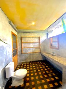 Ένα μπάνιο στο Mangroove Bay Boutique Hostel