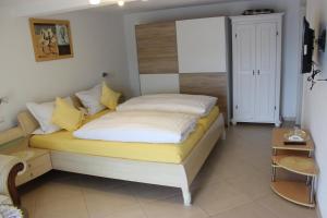 Postel nebo postele na pokoji v ubytování Bodensee Pension