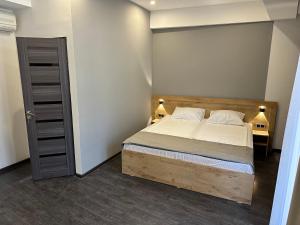 Voodi või voodid majutusasutuse Friendly Hotel toas