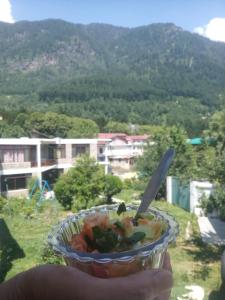 Pemandangan gunung umum atau pemandangan gunung yang diambil dari hotel