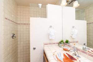 Ванная комната в Artist Road #7 +21 фотография