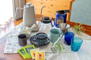 Comodidades para chá e café em 湯庵 完全貸し切り庭付き