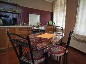 Dapur atau dapur kecil di GuestHouse LILIA &Wine Celler