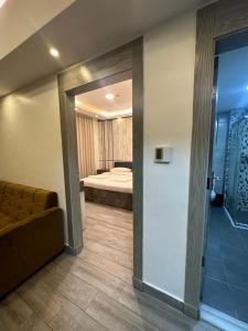 apartment for rent khaldi(HA31) tesisinde bir odada yatak veya yataklar