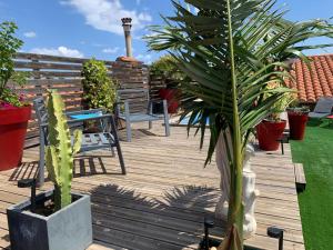 Сад в Le Patio Père Pigne Guestroom