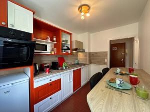 Kuchyň nebo kuchyňský kout v ubytování Royale London Signature + 12 fotografií