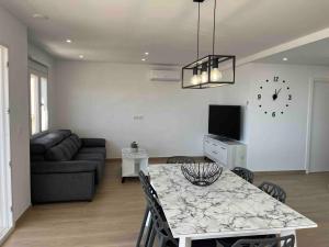 a living room with a table and a couch at Apartamento con preciosas vistas a pie de playa in Santa Pola