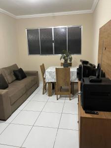 a living room with a couch and a table at Apartamento muito aconchegante in Paulista
