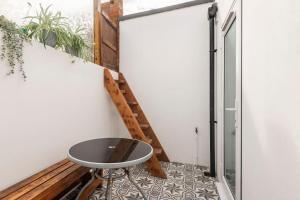 a room with a table and a glass door at Comfortable flat close to the beach in Brighton & Hove