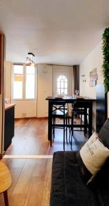 a living room with a table and a couch at Studio le St O-Zone in Angoulême